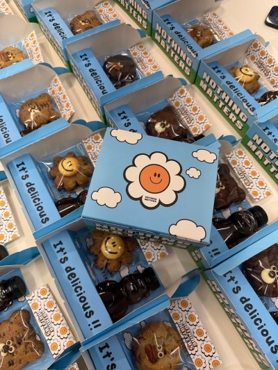 여러 개의 2구 박스를 준비한 전체 배열컷