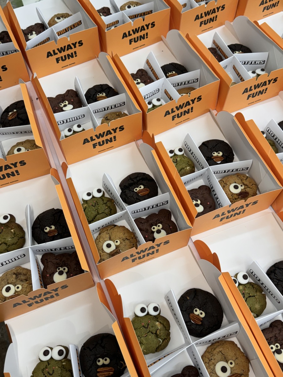 여러 개의 4구 박스를 준비한 전체 배열컷