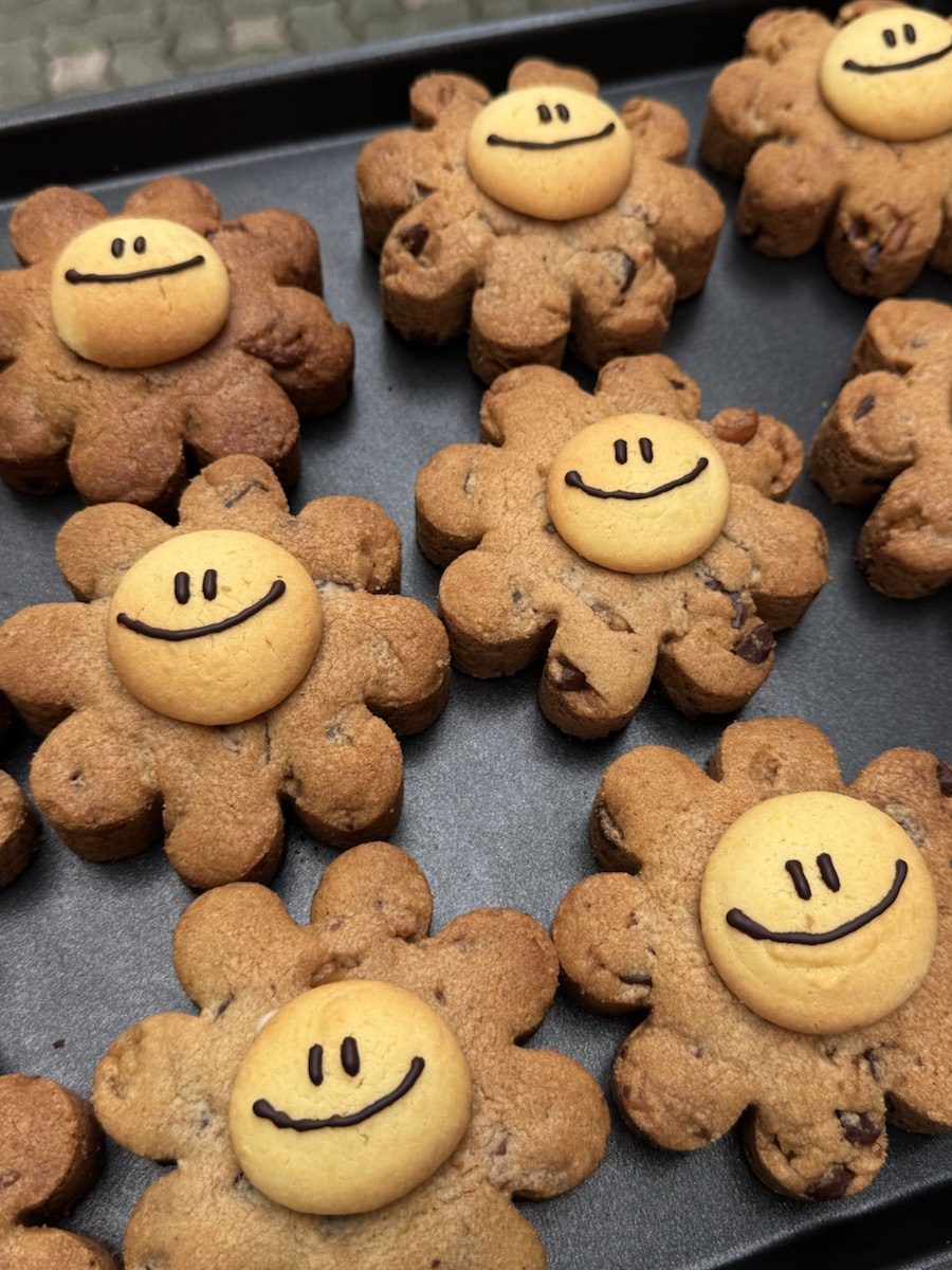 4구 박스에 담기는 플라워 쿠키 디테일컷